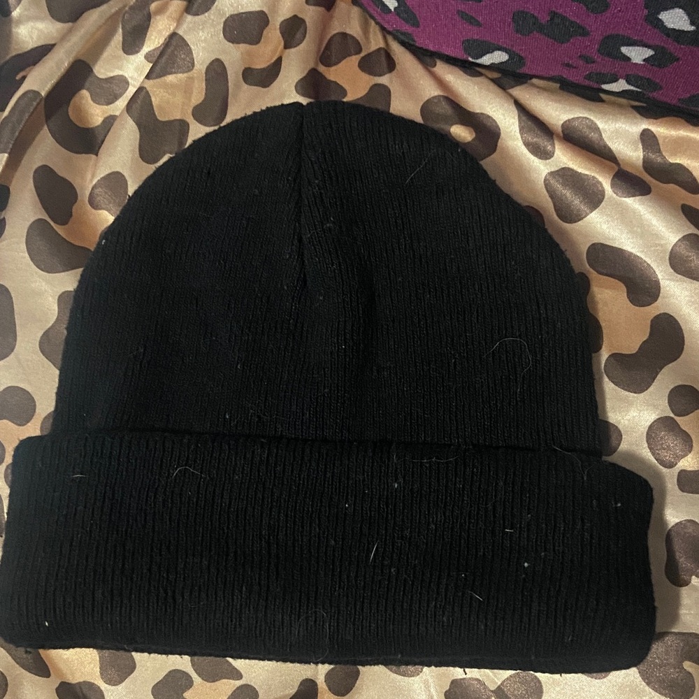kids black knit beanie